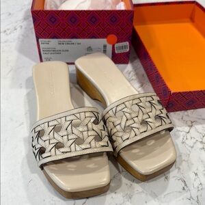 NWT Tory Burch Cream Chain-Link Sandals